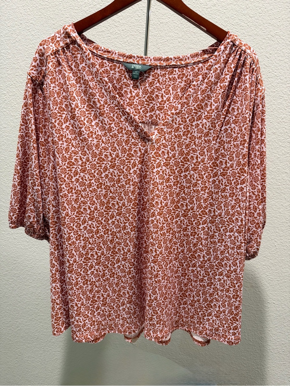 NWT Terra & Sky 3X 24W 26W V-Neck Floral Blouse Short Sleeve Top Rust Orange